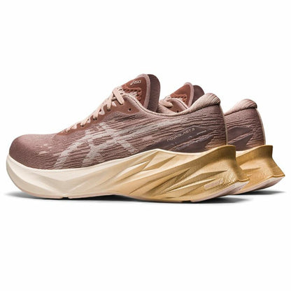 Hardloopschoenen voor Volwassenen Asics NovaBlast 3 Vrouw Zalm